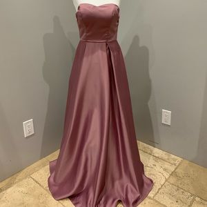 Xtraordinary satin ballgown